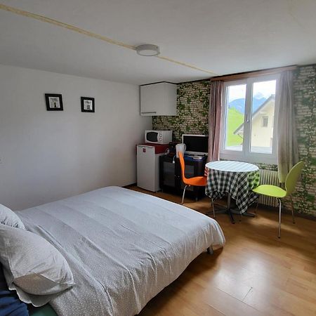 Buongustaio Fereinzimmer Room Inside A Flat Morschach Szoba fotó